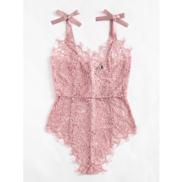 Only 1 left ! Pretty little thing pink lace bodysuit - Picture 3 of 5